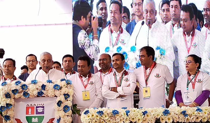 বর্তমানে বাংলাদেশ আলোকিত পথে রয়েছে: স্বরাষ্ট্রমন্ত্রী