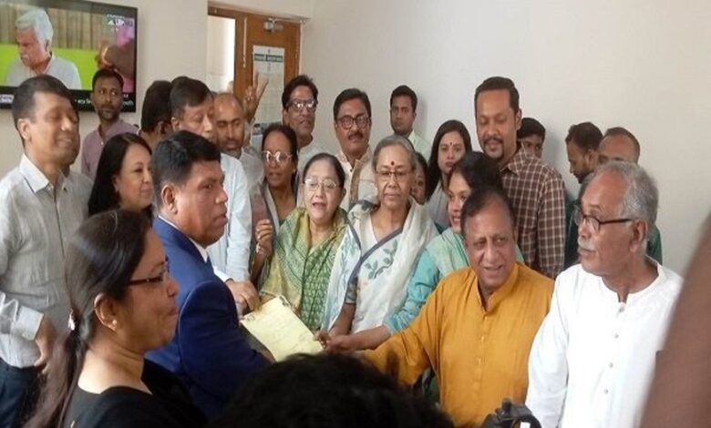 রুমিনের আসনে মনোনয়নপত্র জমা দিলেন ইনুর স্ত্রী রীনা