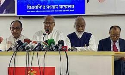 তিনি বলেন, ‘এই সরকার কী করছে বা করছে না, সে বিষয়ে আমরা কোনো মন্তব্য করতে চাই না।’ শনিবার (১২ ফেব্রুয়ারি) গুলশানে বিএনপি চেয়ারপারসনের কার্যালয়ে এক সংবাদ সম্মেলনে রাষ্ট্রপতি নির্বাচনে ক্ষমতাসীন দলের মনোনয়নের বিষয়ে তার মন্তব্য জানতে চাইলে তিনি সাংবাদিকদের এসব কথা বলেন। তিনি বলেন, তাদের এ সংবাদ সম্মেলনের উদ্দেশ্য শনিবার ইউনিয়ন পর্যায়ে তাদের দলের দেশব্যাপী পদযাত্রা কর্মসূচিতে পুলিশ ও ক্ষমতাসীন দলের নেতাকর্মীদের হামলা ও বাধার বিষয়ে গণমাধ্যমকে অবহিত করা। খন্দকার মোশাররফ বলেন, দেশের পরবর্তী রাষ্ট্রপতি কে হবেন তা নিয়ে তারা চিন্তিত নন, কারণ তাদের মূল ফোকাস এখন সংসদ ভেঙে দিয়ে তত্ত্বাবধায়ক সরকারের অধীনে পরবর্তী নির্বাচন অনুষ্ঠানসহ তাদের ১০ দফা দাবি আদায়ে চলমান আন্দোলনের দিকে।