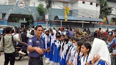 পা ধরতে বাধ্যকরা সেই জজ হারালেন বিচারিক ক্ষমতা