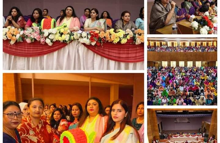 আগামী ২১ জুন রাজশাহী সিটি কর্পোরেশন নির্বাচন উপলক্ষ্যে নৌকা মার্কার প্রার্থী এএইচএম খায়রুজ্জামান লিটন কে বিজয়ী করতে নির্বাচনী প্রচারণায় অংশ গ্রহণ করেন বাংলাদেশ আওয়ামী যুব মহিলালীগের কেন্দ্রীয় নেতৃবৃন্দ। ঢাকা থেকে যুব মহিলা লীগের সাধারণ সম্পাদক শারমিন সুলতানা লিলির নেতৃত্বে সংগঠনটির একটি প্রতিনিধি দল রাজশাহী যান। তারা এসময় আওয়ামী লীগ মনোনীত মেয়র প্রার্থী খায়রুজ্জামান লিটনের পক্ষে নির্বাচনী প্রচারণায় অংশ নেন এবং প্রার্থীর পক্ষে ভোট চান। এসময় তারা রাজশাহী সিটি কর্পোরেশনের তথা সারা দেশের উন্নয়ন চিত্র ভোটারদের সামনে তুলে উন্নয়নকে অব্যাহত রাখতে আবারও নৌকার প্রার্থীকে ভোট দিয়ে জয়যুক্ত করার আহবান জানান। এর আগে শারমিন সুলতানা লিলির নেতৃত্বে বরিশাল সিটি কর্পোরেশন এবং খুলনা সিটি কর্পোরেশন নির্বাচনে নৌকার মনোনীত প্রার্থীর পক্ষে নির্বাচনী প্রচারণা অংশ নেন। এর পরে এই প্রতিনিধি দলটি সিলেট সিটি কর্পোরেশন নির্বাচনে নৌকার মনোনীত প্রার্থীর নির্বাচনী প্রচারণায় অংশ নেবেন বলেও জানিয়েছেন।