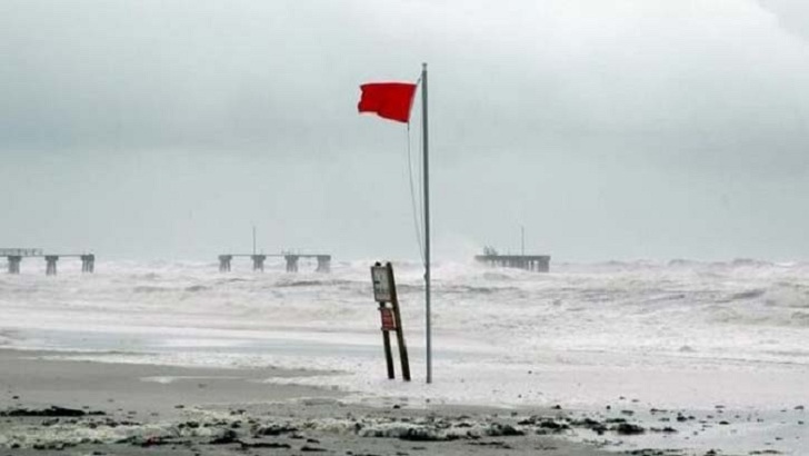 সমুদ্র বন্দরে তিন নম্বর সতর্ক সংকেত