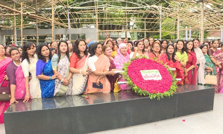 যুব মহিলা লীগের প্রতিবার্ষিকীতে বঙ্গবন্ধুর প্রতিকৃতিতে শ্রদ্ধা