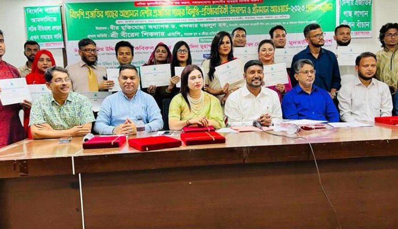 বিদেশি গাছের আগ্রাসনে কমছে দেশি প্রজাতির গাছ: সবুজ আন্দোলন