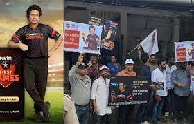 Demonstrators demanding to take away Sachin's Bharat Ratna title