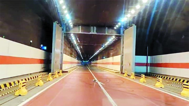 বঙ্গবন্ধু টানেলে প্রথম দুর্ঘটনা, ১০ হাজার টাকা জরিমানা আদায়