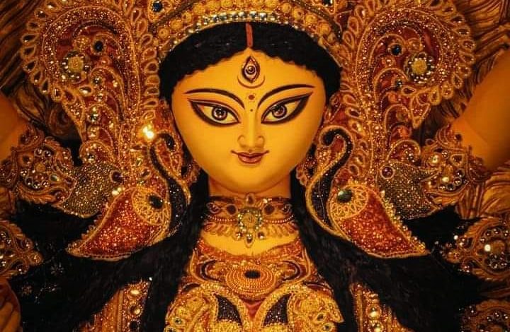 বাংলাদেশ পূজা উদযাপন পরিষদের দেওয়া তথ্যমতে, এ বছর সারা দেশে ৩২ হাজার ৪০৮ মণ্ডপে দুর্গাপূজা অনুষ্ঠিত হচ্ছে। ঢাকা মহানগরীতে দুর্গাপূজা অনুষ্ঠিত হবে ২৪৫টি মণ্ডপে। আগামীকাল রোববার মহাঅষ্টমী, এদিন হবে সন্ধিপূজা। রামকৃষ্ণ মিশন ও মঠে অনুষ্ঠিত হবে কুমারী পূজা। সোমবার সকালে বিহিত পূজার মাধ্যমে হবে মহানবমী পূজা এবং মঙ্গলবার বিজয়া দশমী ও প্রতিমা বিসর্জনের মধ্য দিয়ে শেষ হবে দুর্গাপূজা।