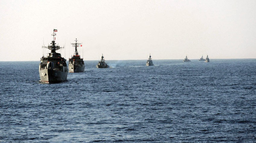 Suddenly, Iran in naval exercises, the flag of Palestine on warships