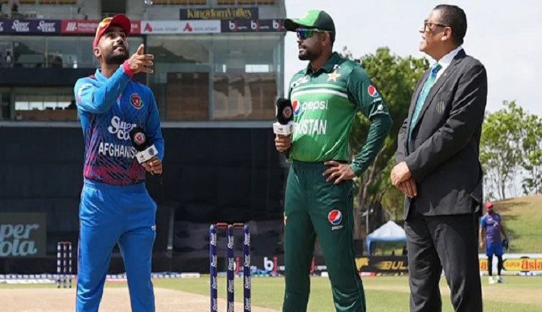 আফগানদের বিপক্ষে টসে জিতে ব্যাটিংয়ে পাকিস্তান