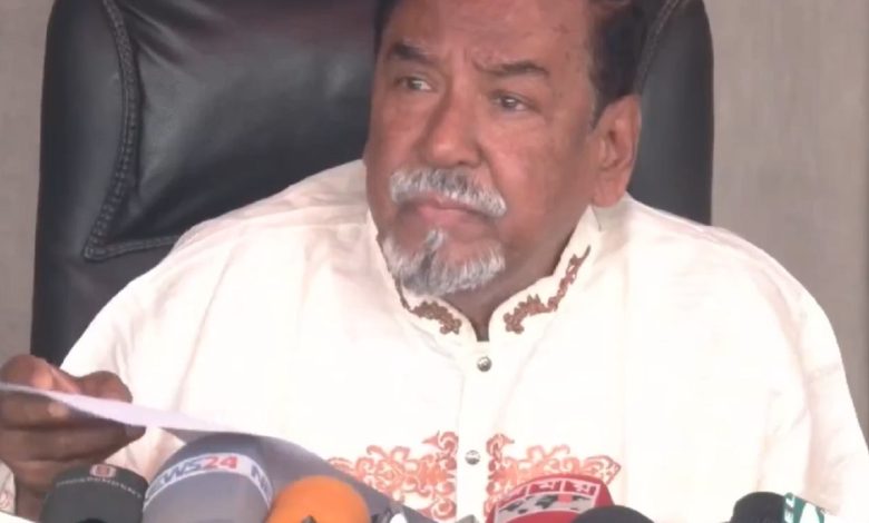 বুধবার (৮ নভেম্বর) বনানীতে নিজ বাসায় বিএনপিতে থাকা না থাকা এবং আগামী নির্বাচন ভাবনা নিয়ে নিজের বক্তব্য গণমাধ্যমে তুলে ধরেন হাফিজ উদ্দিন আহমেদ৷