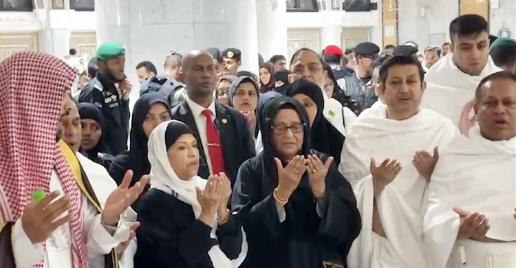 ওমরাহ পালন করলেন প্রধানমন্ত্রী