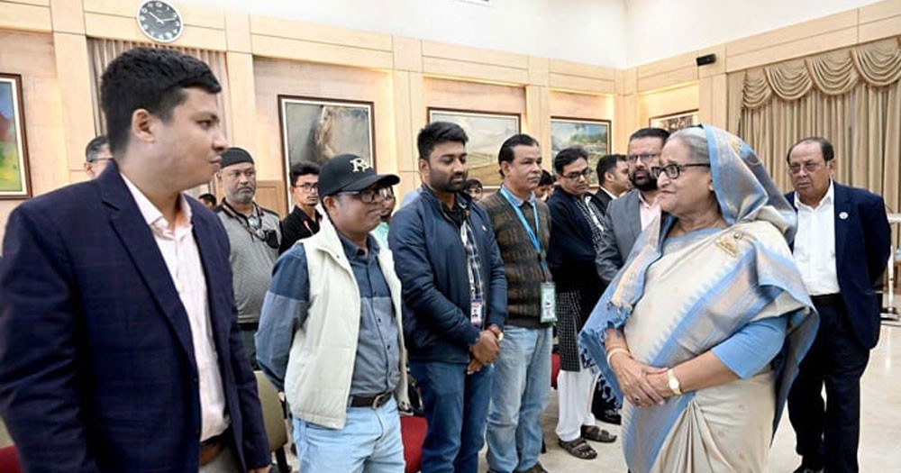 যারা সাংবাদিক পেটাবে, তাদের কি গলার মালা দিয়ে বাহবা দেবো? : প্রধানমন্ত্রী