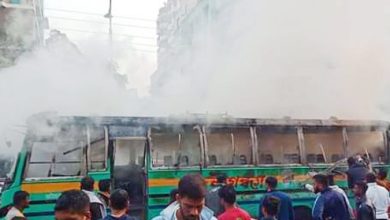ধানমন্ডিতে যাত্রীবাহী বাসে আগুন