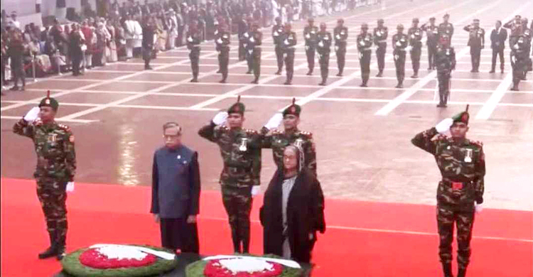 শহীদ বুদ্ধিজীবী স্মৃতিসৌধে রাষ্ট্রপতি-প্রধানমন্ত্রীর শ্রদ্ধা