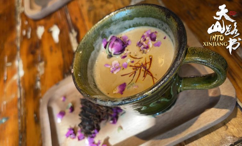 অনেকেই সারাদিন চাঙা থাকতে দিনের শুরু করতে চান এক মগ কফিতে। তবে বিশেষজ্ঞরা বলেন, দিনের মাঝামাঝি যে কোনো সময় কফি পান করার জন্য আদর্শ।