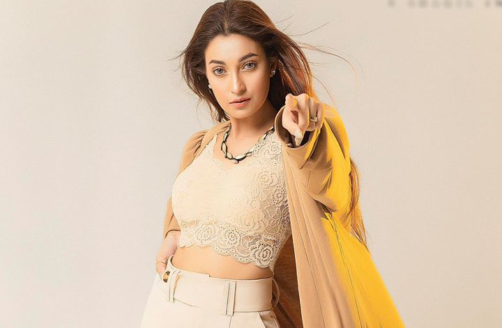 ইফতেখার চৌধুরীকে হুমকি দিলেন নায়িকা রাজ রিপা