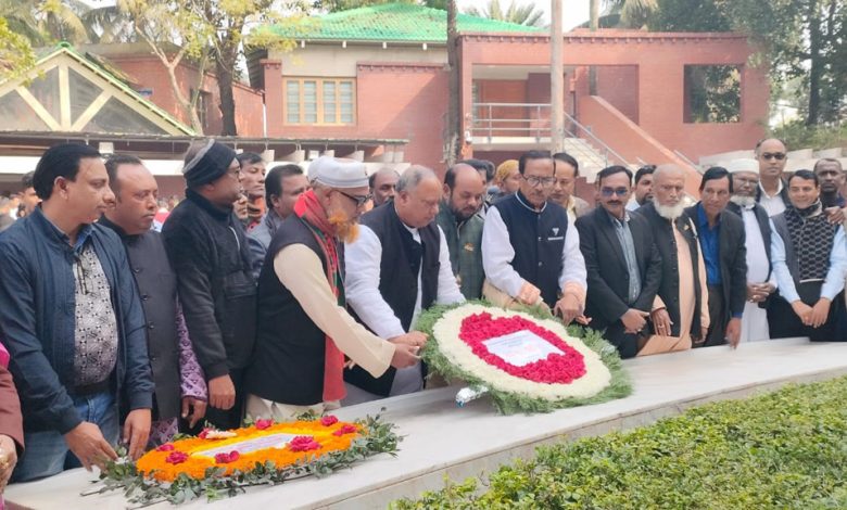 স্বদেশ প্রত্যাবর্তন দিবসে গোপালগঞ্জে বঙ্গবন্ধুর সমাধিতে শ্রদ্ধা