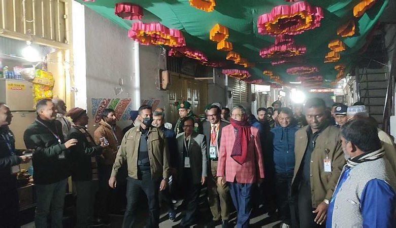 হেঁটে হেঁটে নিজ শহরের স্মৃতিবিজড়িত স্থান দেখলেন রাষ্ট্রপতি