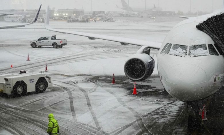 যুক্তরাষ্ট্রে ভয়াবহ তুষারপাত : এক হাজারের বেশি ফ্লাইট বাতিল
