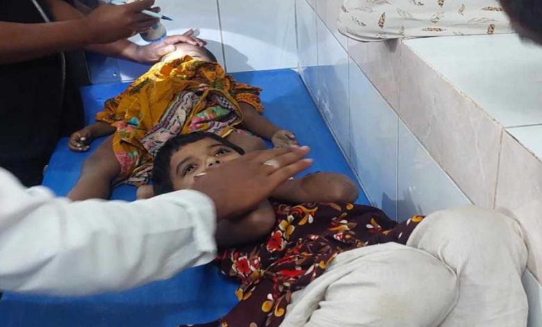 সিরাজগঞ্জ বেলকুচিতে মেয়াদোত্তীর্ণ স্যালাইন খেয়ে শিশুর মৃত্যু, আটক' ৪