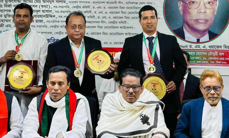 ৩ গুণীজন পেলেন ওয়াজেদ মিয়া স্বর্ণপদক