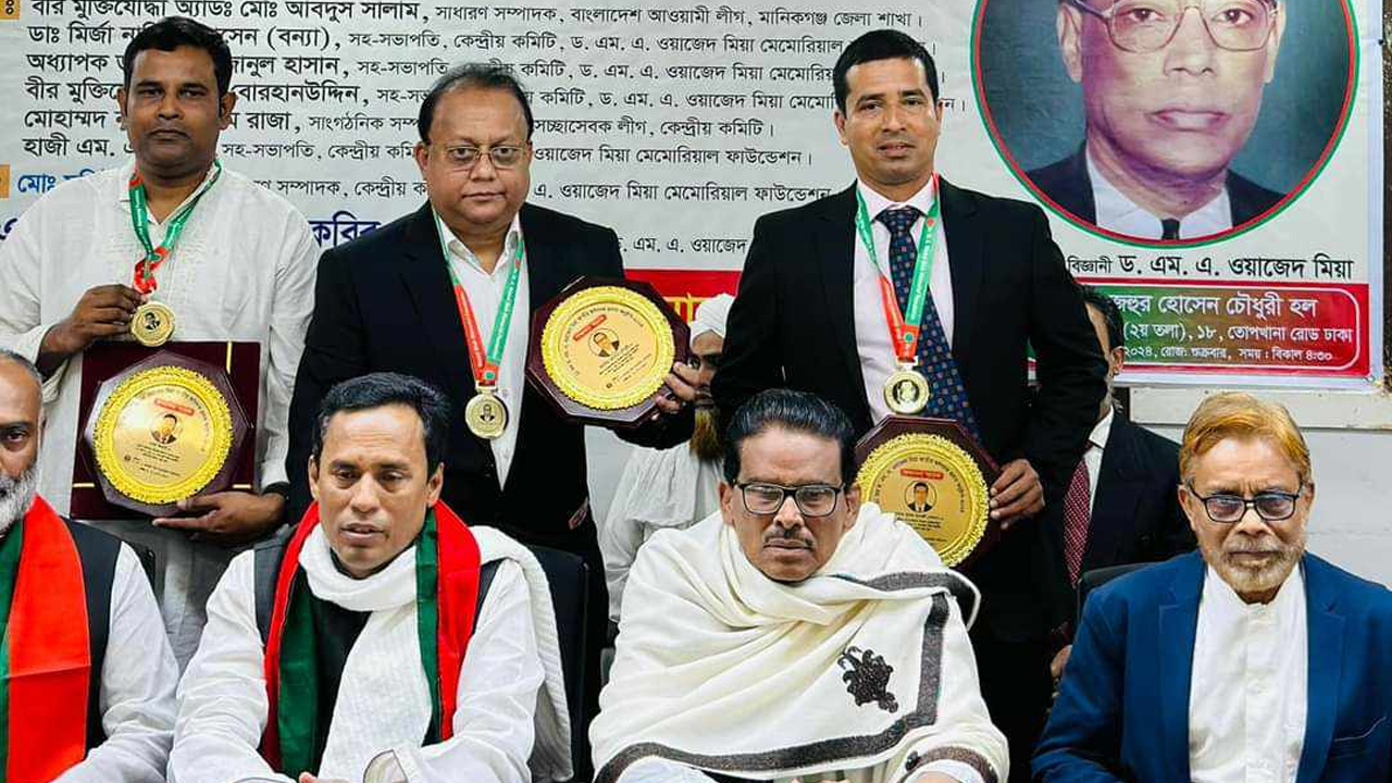 ৩ গুণীজন পেলেন ওয়াজেদ মিয়া স্বর্ণপদক