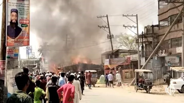 টাঙ্গাইলে আগুনে ৪ দোকান পুড়ে ছাই