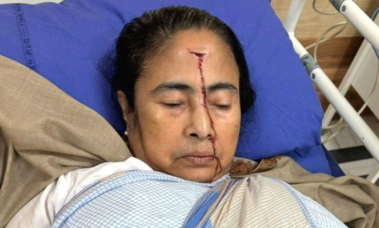গুরুতর আঘাত নিয়ে হাসপাতালে মমতা বন্দ্যোপাধ্যায়