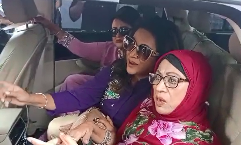 একসঙ্গে ভোট দিতে এফডিসিতে আসলেন তিনকন্যা সুচন্দ, ববিতা, চম্পা