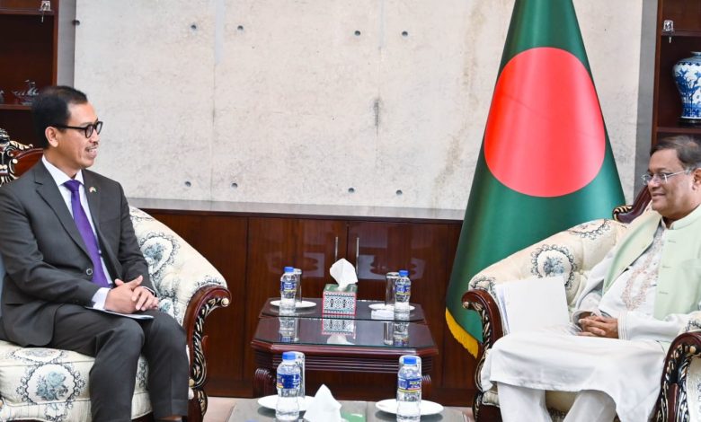 পররাষ্ট্রমন্ত্রীর সাথে ইন্দোনেশিয়ার রাষ্ট্রদূত ও আইওএম মিশন প্রধানের সাক্ষাত