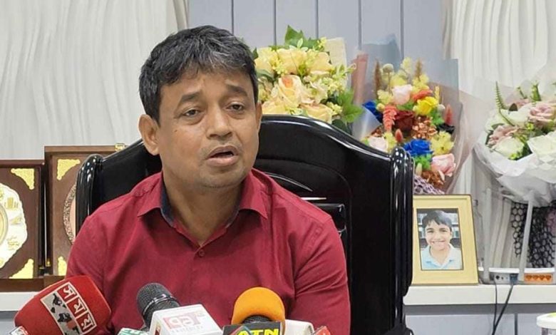 চুলোচুলির ঘটনায় গ্রেফতার নারীদের মদ পানের লাইসেন্স ছিল না : ডিবি