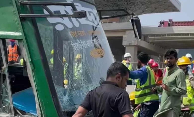 বিমানবন্দরের বাউন্ডারি ভেঙে ঢুকে পড়ল বাস, প্রকৌশলী নিহত