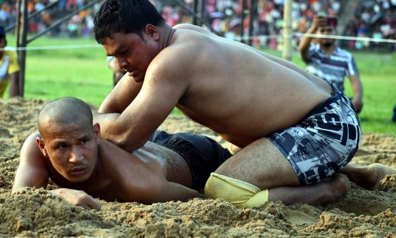 বলি খেলা চট্টগ্রাম ও পার্বত্য চট্টগ্রামের মানুষের কাছে অত্যন্ত জনপ্রিয়