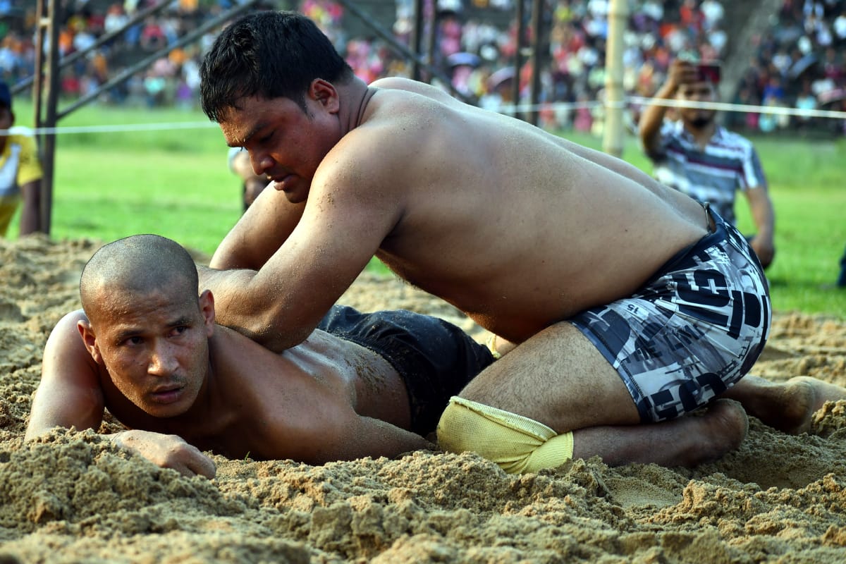 বলি খেলা চট্টগ্রাম ও পার্বত্য চট্টগ্রামের মানুষের কাছে অত্যন্ত জনপ্রিয়