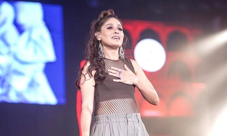 বলিউড গায়িকা সুনিধি চৌহানের