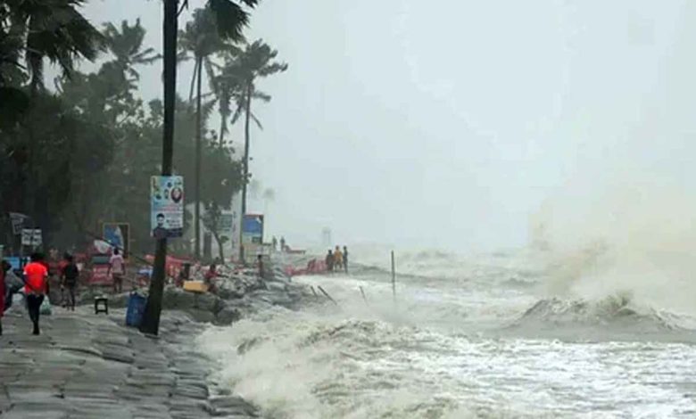 ঘূর্ণিঝড় রেমালের তাণ্ডবে মৃতের সংখ্যা বেড়ে ১৬