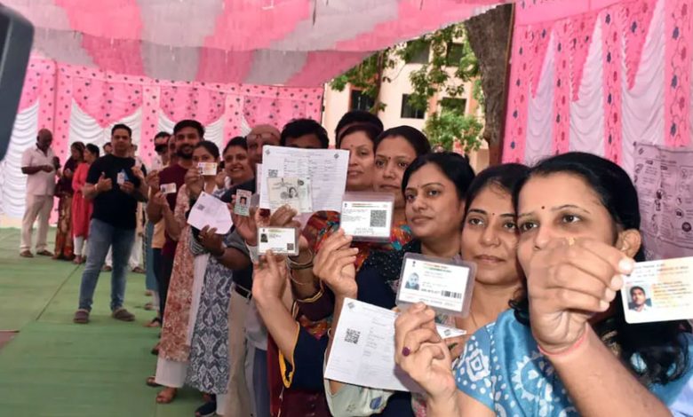 ভারতের লোকসভা নির্বাচনের চতুর্থ দফার ভোটগ্রহণ চলছে