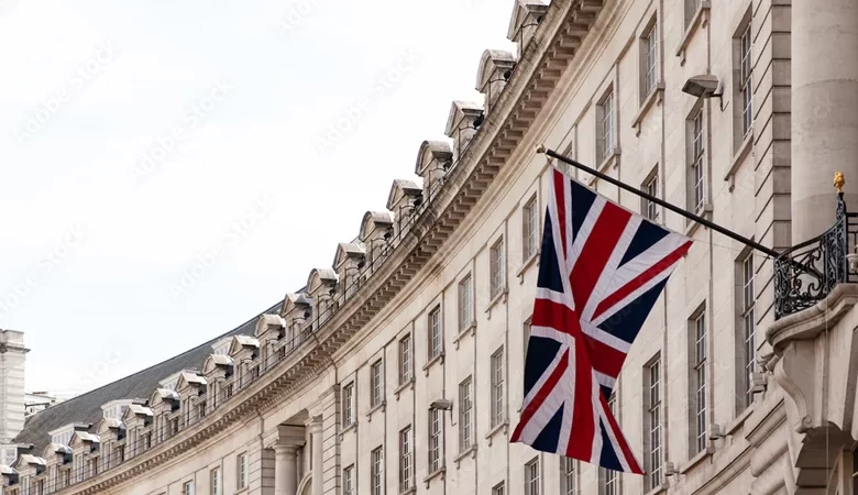 ১০ হাজারের বেশি বাংলাদেশিকে ফেরত পাঠাবে যুক্তরাজ্য