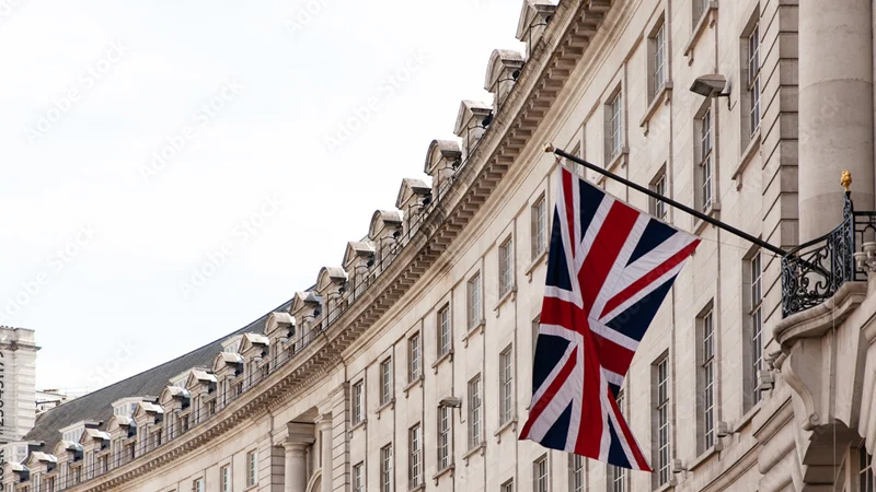 ১০ হাজারের বেশি বাংলাদেশিকে ফেরত পাঠাবে যুক্তরাজ্য