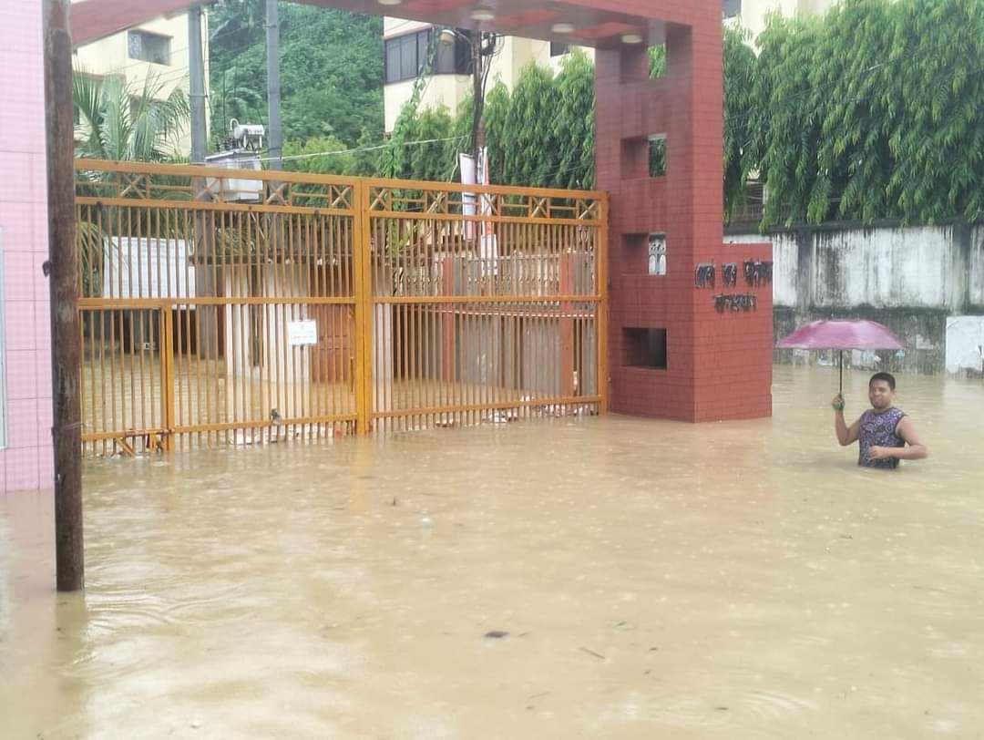 বৃষ্টিতে প্লাবিত কক্সবাজার, জলাবদ্ধতায় বেড়েছে দুর্ভোগ, পাহাড় ধসে নারী- শিশু নিহত