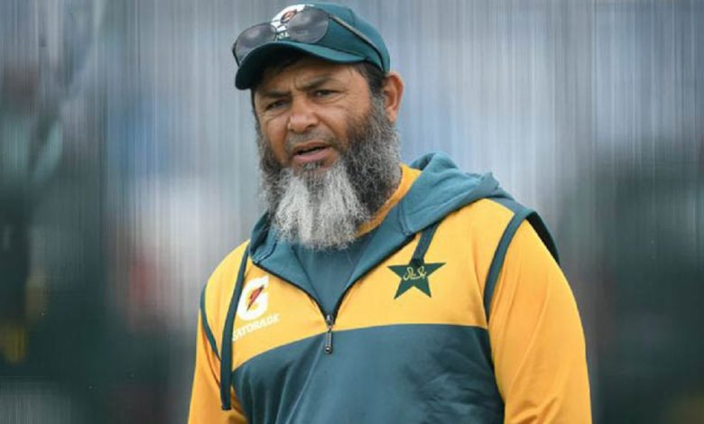 মুশতাককে দীর্ঘমেয়াদে রাখতে চায় বিসিবি