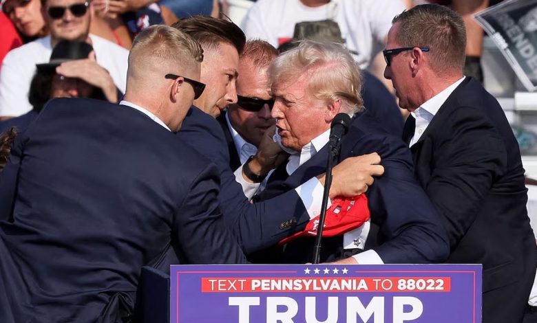 ট্রাম্পের কানে গুলি লাগা নিয়ে প্রশ্ন তুললেন গোয়েন্দা প্রধান