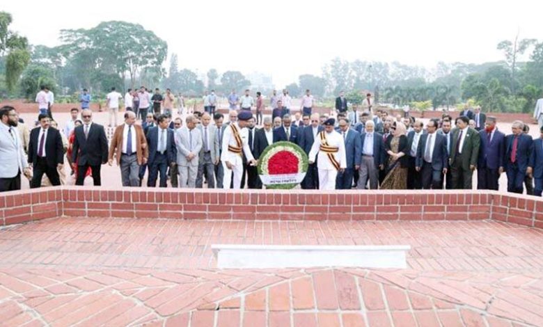 জাতীয় স্মৃতিসৌধে প্রধান বিচারপতির শ্রদ্ধা