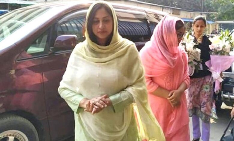 ঢাকায় কোকোর স্ত্রী শর্মিলা রহমান