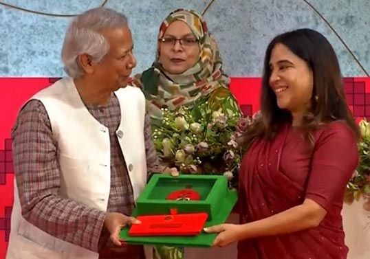 সাত বিশিষ্টজনকে ‘স্বাধীনতা পুরস্কার’ দিলেন প্রধান উপদেষ্টা