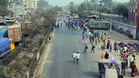 গাজীপুরে ট্রাক চাপায় নারী শ্রমিক নিহত, ঢাকা-ময়মনসিংহ মহাসড়ক অবরোধ