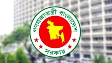 প্রতিবছর ৫ আগস্টকে ‘জুলাই গণঅভ্যুত্থান দিবস’ হিসেবে ঘোষণা করেছে অন্তর্বর্তীকালীন সরকার। এ দিন সারাদেশে সাধারণ ছুটি থাকবে। বুধবার (২ জুলাই) মন্ত্রিপরিষদ বিভাগের অতিরিক্ত সচিব মোহাম্মদ খালেদ হাসানের স্বাক্ষরিত জারিকৃত এক প্রজ্ঞাপনে এ তথ্য জানানো হয়। প্রজ্ঞাপনে বলা হয়েছে, সরকার প্রতিবছর ৫ আগস্ট 'জুলাই গণঅভ্যুত্থান দিবস' (সাধারণ ছুটিসহ) হিসেবে ঘোষণা করেছে এবং উক্ত তারিখ 'জুলাই গণঅভ্যুত্থান দিবস' হিসেবে পালনের নিমিত্ত জাতীয় ও আন্তর্জাতিক দিবস পালন সংক্রান্ত মন্ত্রিপরিষদ বিভাগের ২১ অক্টোবর ২০২৪ তারিখের ০৪.০০.০০০০.৪১৬.২৩.০০২.১৭.৬১৪ সংখ্যক পরিপত্রের 'ক' শ্রেণিভুক্ত দিবস হিসেবে অন্তর্ভুক্ত করার সিদ্ধান্ত গ্রহণ করেছে।