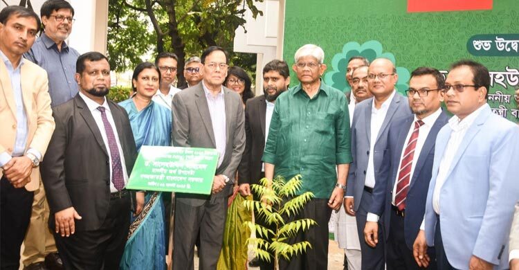 লক্ষাধিক গাছের চারা রোপণ করেছে কৃষি ব্যাংক