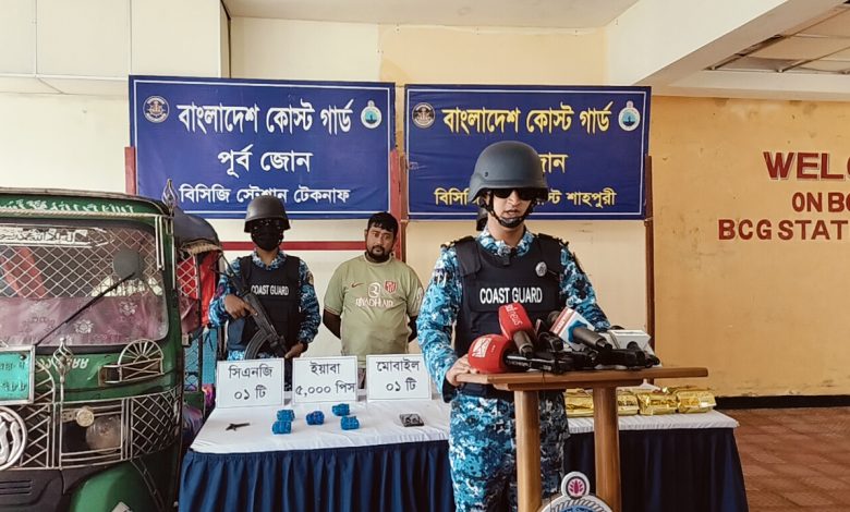 টেকনাফে পৃথক অভিযানে ৫ কেজি আইস ও ৫ হাজার ইয়াবা জব্দ, আটক ১