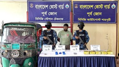 টেকনাফে কোস্ট গার্ডের পৃথক অভিযান: ৫ কেজি আইস ও ৫ হাজার ইয়াবাসহ আটক ১